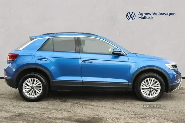 Used VW T-Roc Life 110 HP (80 kW) 2023 Blue SUV