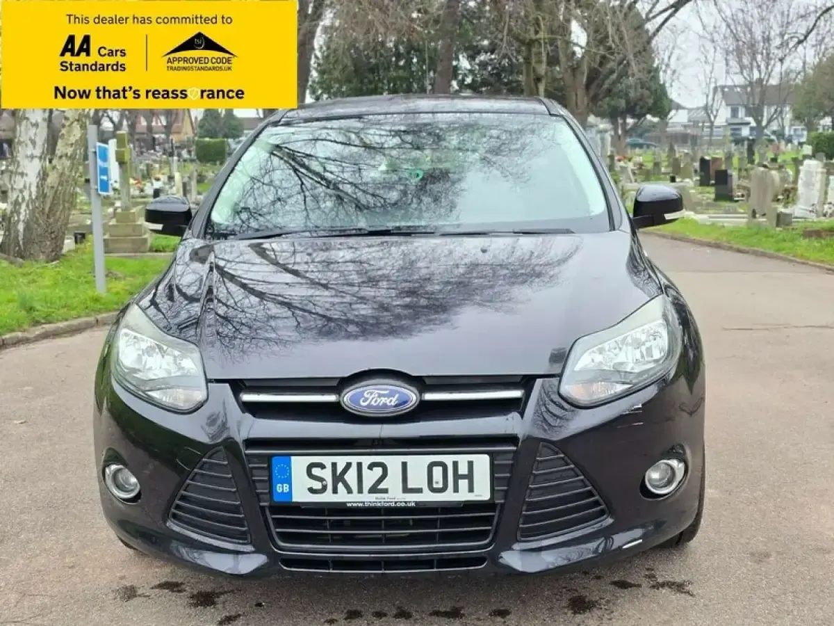 Used Ford Focus Zetec 125 HP (91 kW) 2012 Black Hatchback