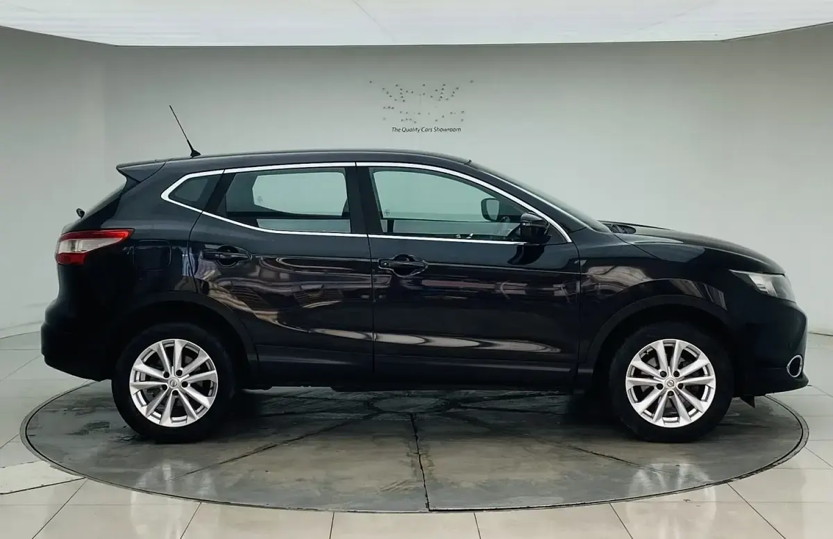 Używany Nissan Qashqai Acenta 115 KM (84 kW) 2017 Czarny SUV