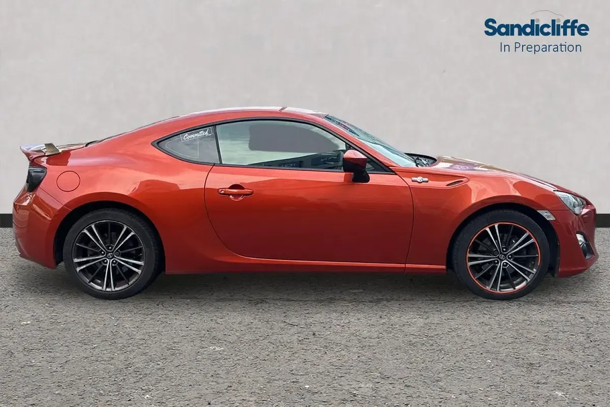 Used Toyota GT86 GT 200 HP (147 kW) 2015 Orange Coupe