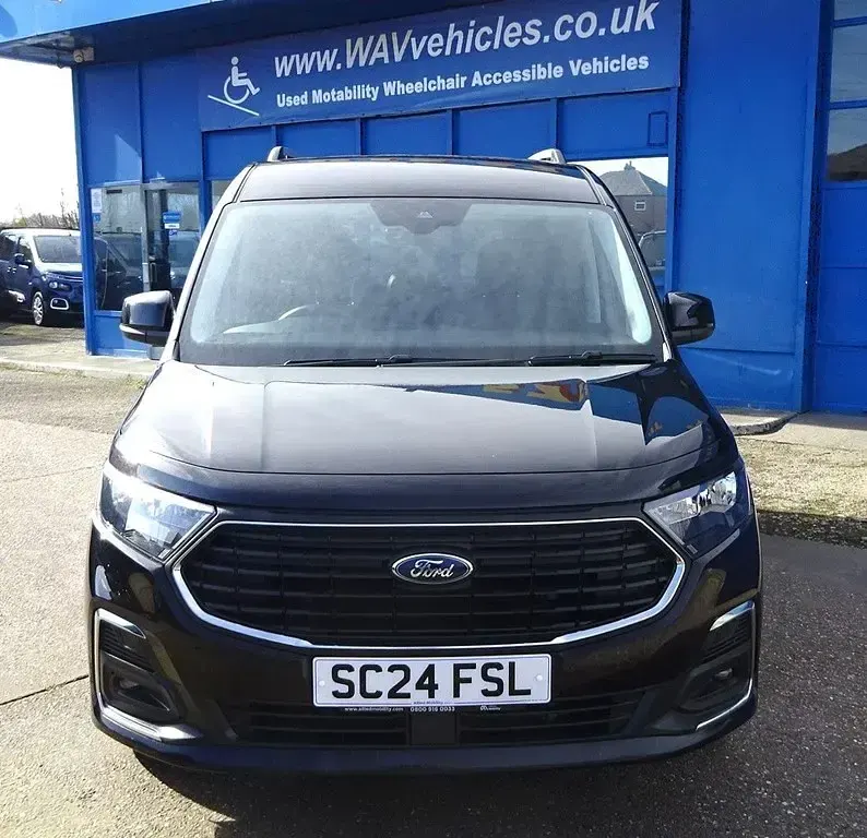 Used Ford Grand Tourneo Connect Titanium 122 HP (89 kW) 2024 Black MPV