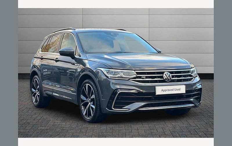 Dolphin grey Used 2023 VW Tiguan R-line SUV | £28,895 (Fair price) - Image 1/3
