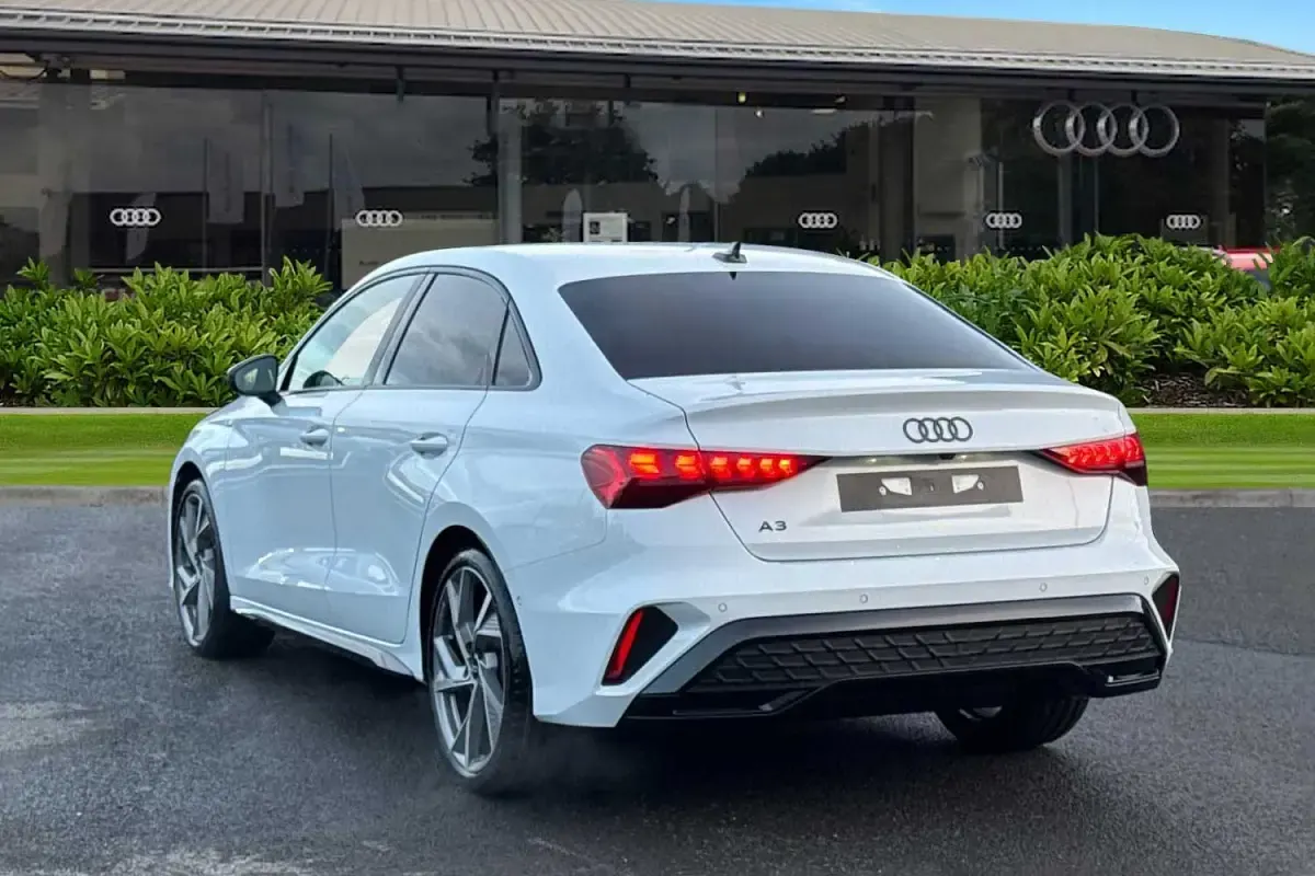 Ny Audi A3 Black Edition 150 HK (110 kW) 2026 Vit Sedan