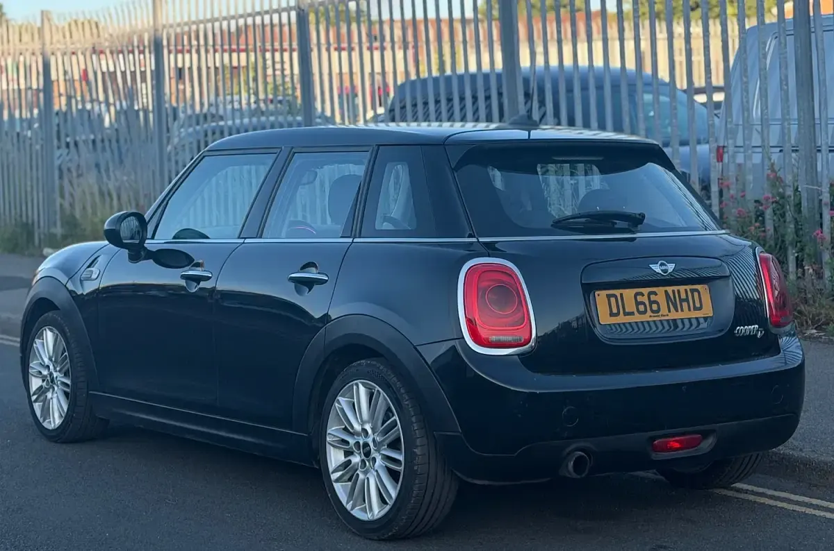 Used Mini Cooper D Hatch 116 HP (85 kW) 2016 Black Hatchback