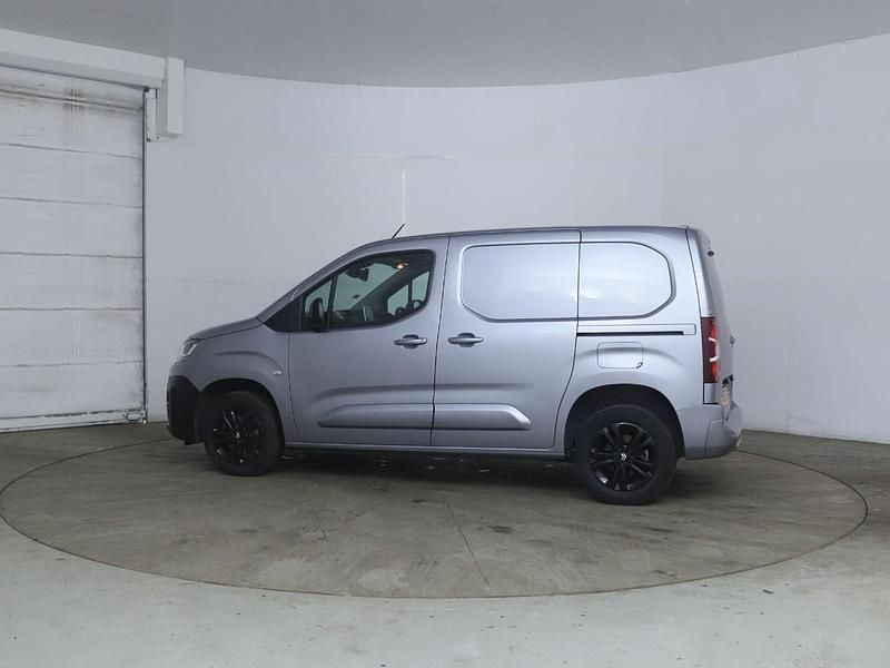 Used Citroën Berlingo 130 HP (95 kW) 2023 Grey MPV