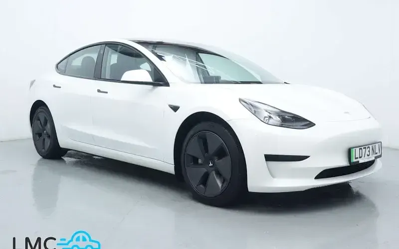 Używany Tesla Model 3 RWD 180 kW (245 KM) 2023 Sedan/Limuzyna