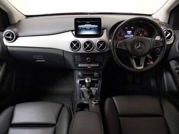 Used Mercedes B180 122 HP (89 kW) 2016 Red MPV