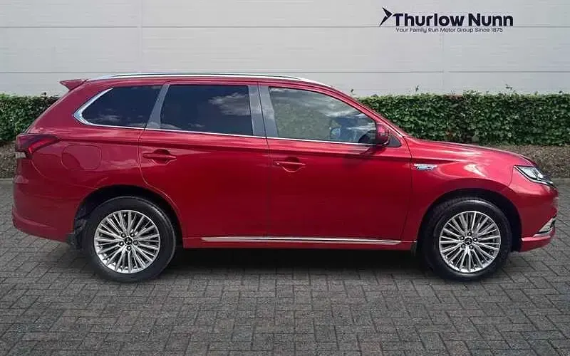 Used Mitsubishi Outlander P-HEV 177 HP (130 kW) 2018 Red Estate