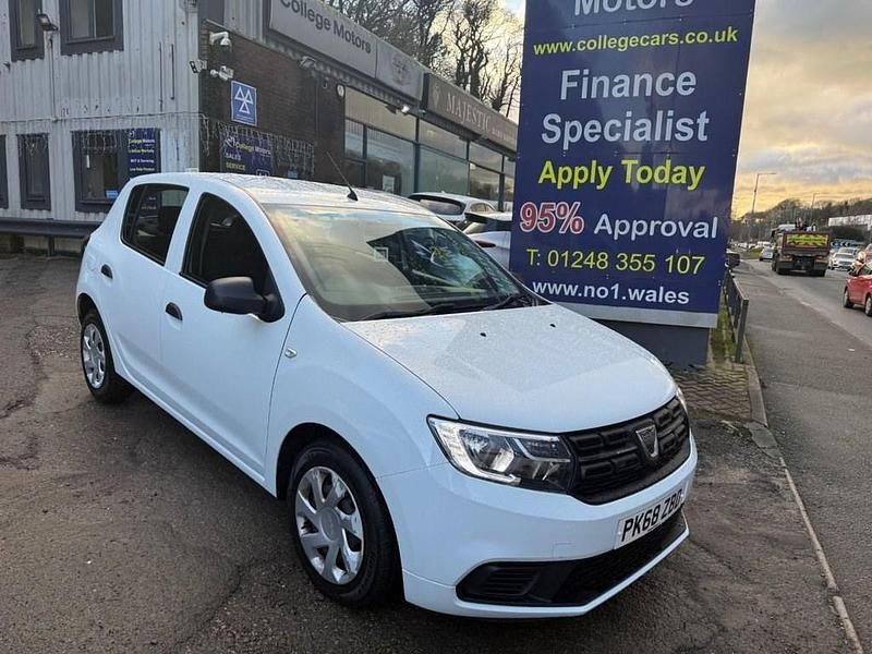 Used Dacia Sandero Essentiel 75 HP (55 kW) 2018 White Hatchback