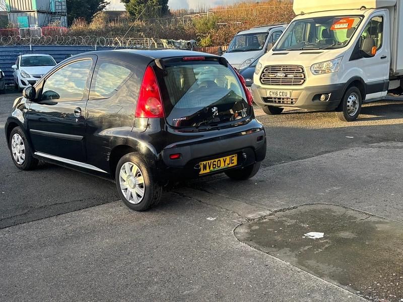 Used Peugeot 107 68 HP (50 kW) 2010 Black Hatchback