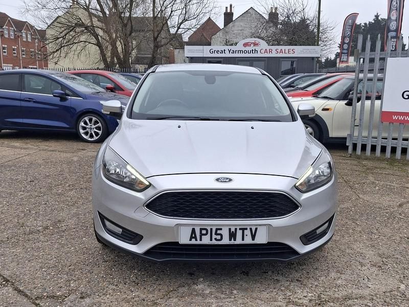 Used Ford Focus Zetec 2015 Silver Hatchback