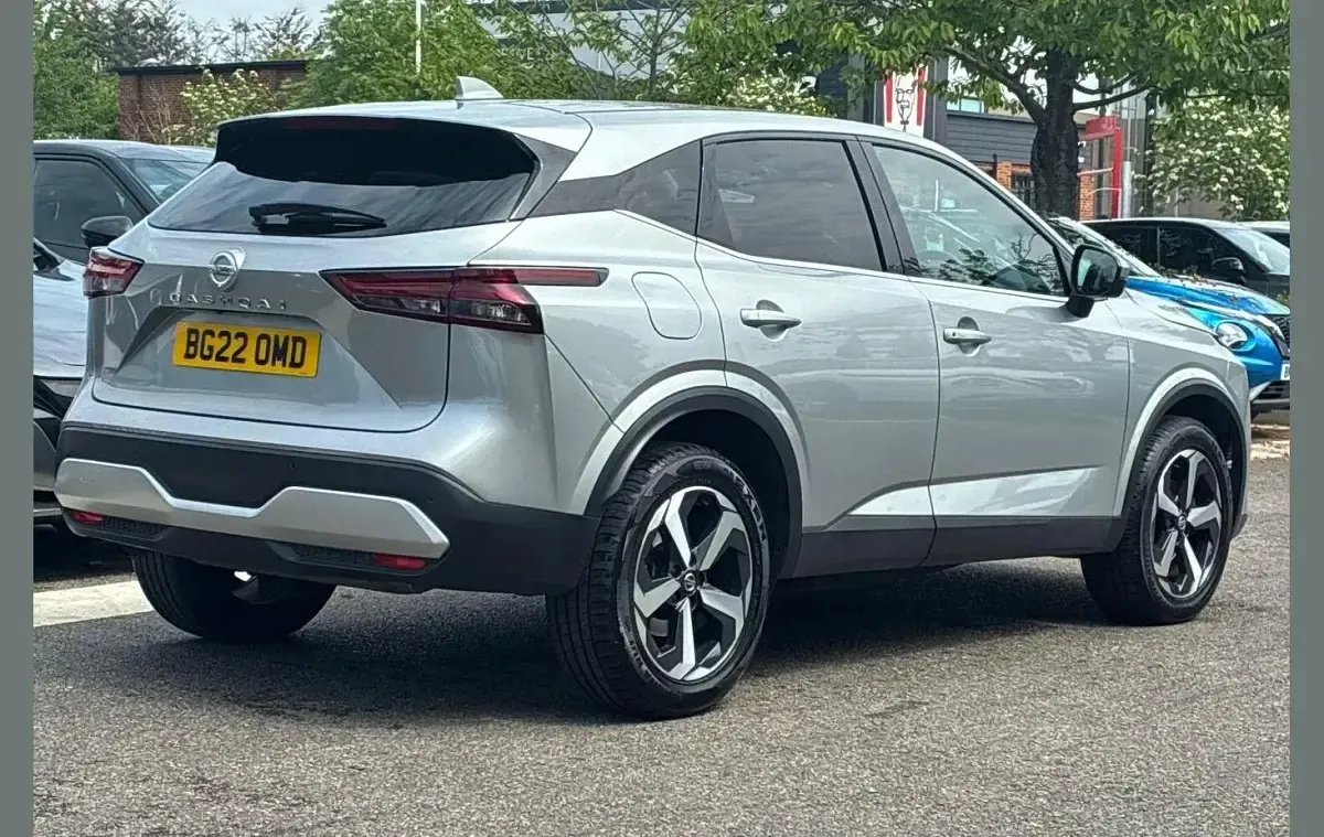 Used Nissan Qashqai N-Connecta 155 HP (114 kW) 2022 Silver SUV