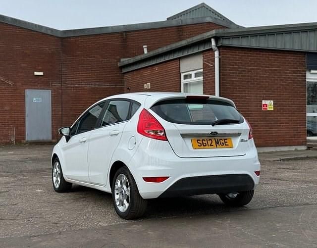 Used Ford Fiesta Zetec 82 HP (60 kW) 2012 White Hatchback