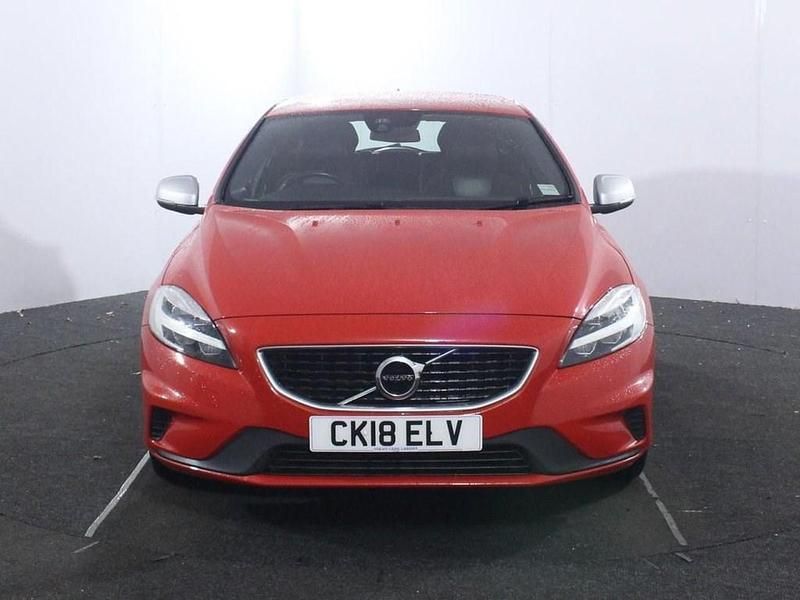 Used Volvo V40 R-Design 122 HP (89 kW) 2018 Red Hatchback