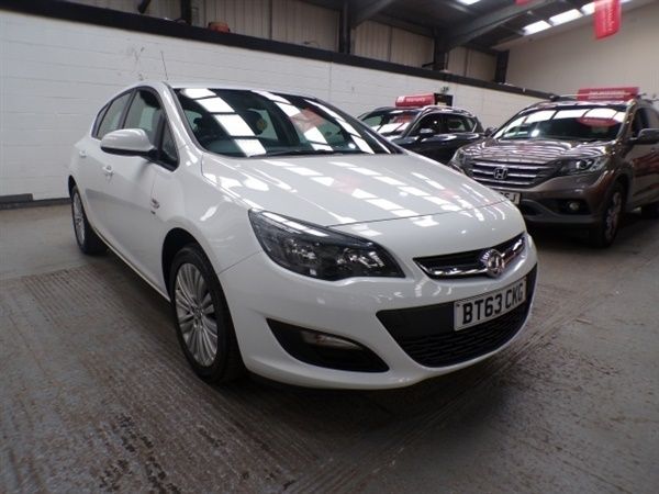 White Used 2013 Vauxhall Astra Hatchback | £4,485 (A bit pricey) - Image 1/1