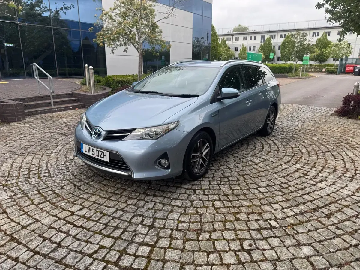 Usado Toyota Auris Hybrid 2015 Azul Carrinha