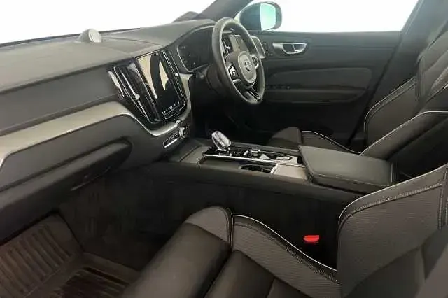 Used Volvo XC60 Ultimate 250 HP (183 kW) 2023 Silver dawn SUV