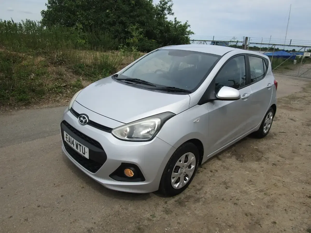 Used Hyundai i10 SE 87 HP (63 kW) 2014 Silver Hatchback