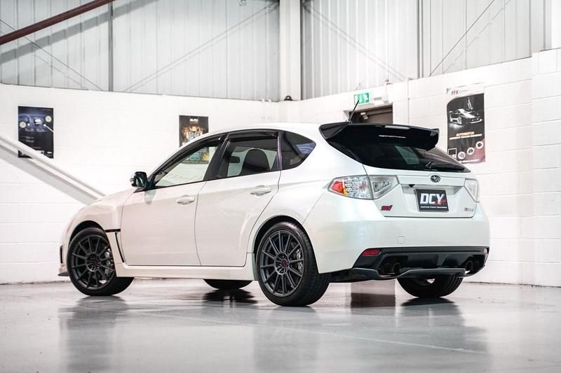 Used Subaru Impreza 320 HP (235 kW) 2010 White Hatchback