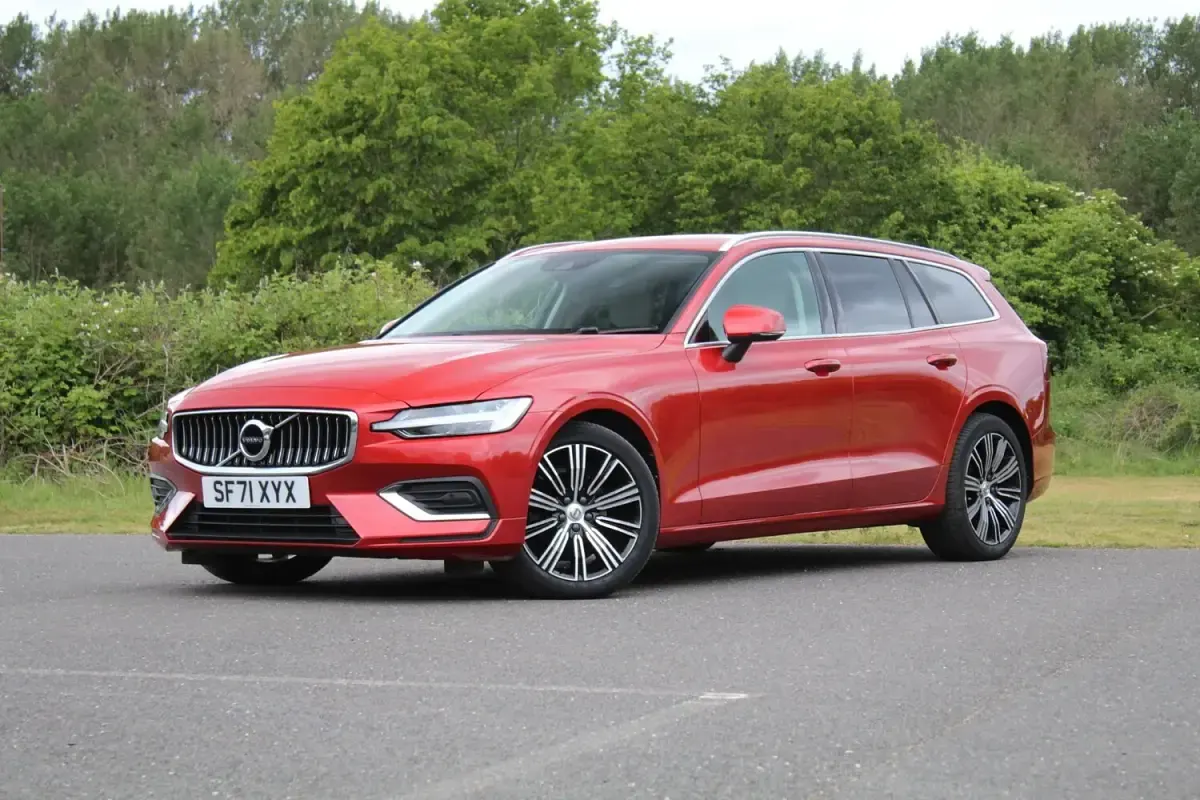 Used Volvo V60 Inscription 160 HP (117 kW) 2021 Red Estate