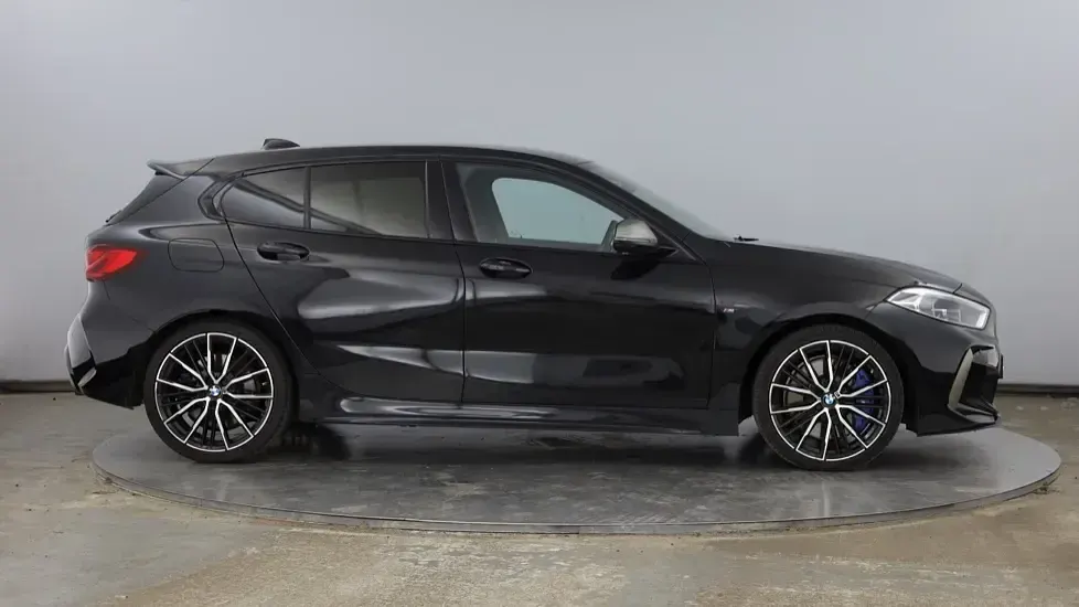 Usado BMW M135 Shadowline 302 CV (222 kW) 2021 Negro Utilitario