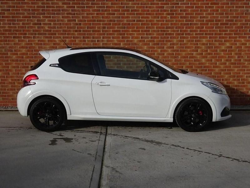 Used Peugeot 208 Prestige 208 HP (152 kW) 2018 White Hatchback
