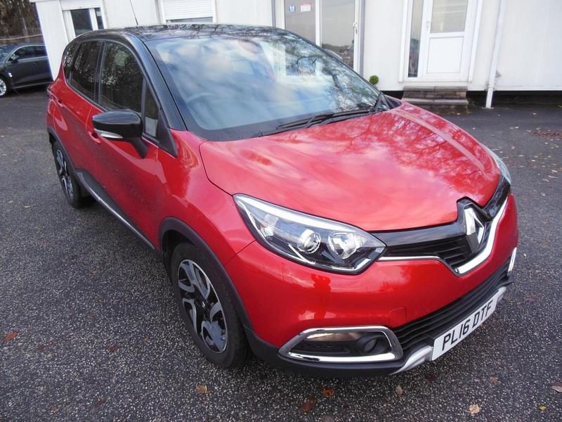 Red Used 2016 Renault Captur Signature SUV | £6,000 (Fair price) - Image 1/4