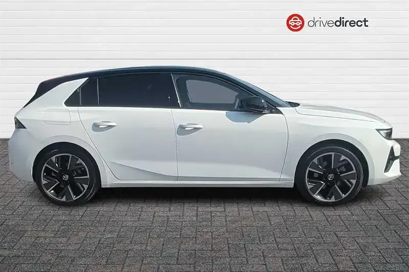 Used Vauxhall Astra Ultimate 114 kW (156 HP) 2025 White Hatchback