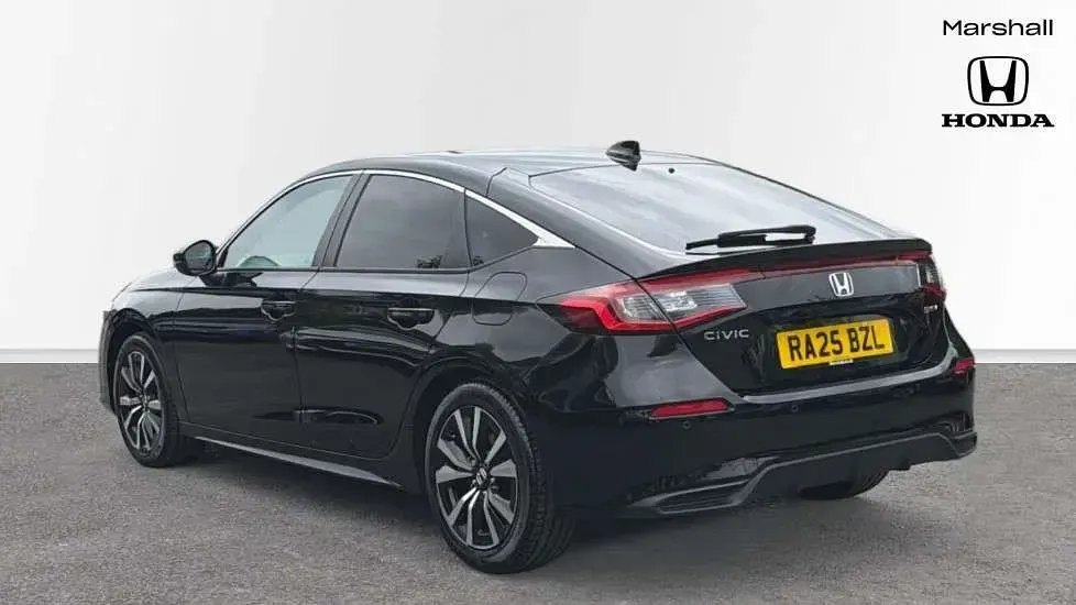 Käytetty Honda Civic Elegance 182 HP (133 kW) 2025 Musta Viistoperä