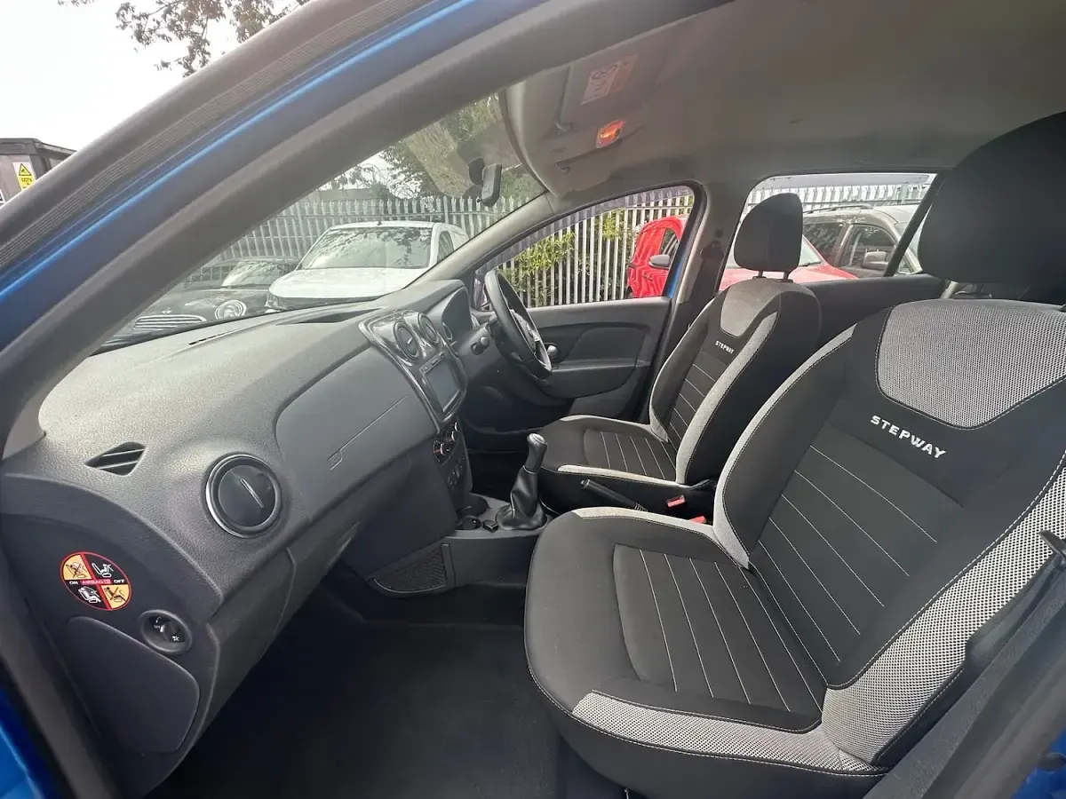 Used Dacia Sandero Lauréate 2017 Blue Hatchback