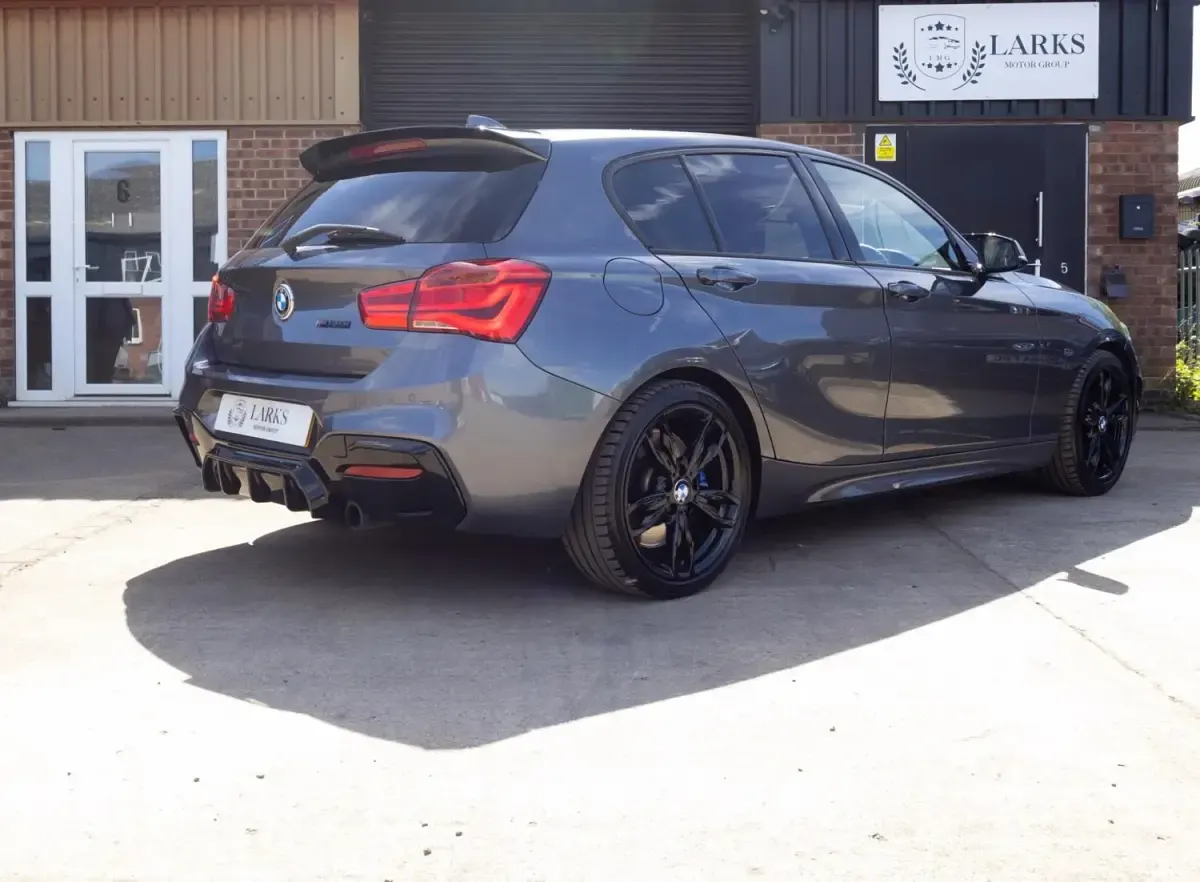 Usado BMW M135 Comfort Edition 2016 Gris Utilitario