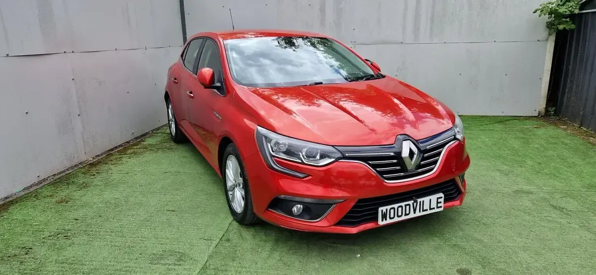Used Renault Mégane Dynamique 2017 Red Hatchback
