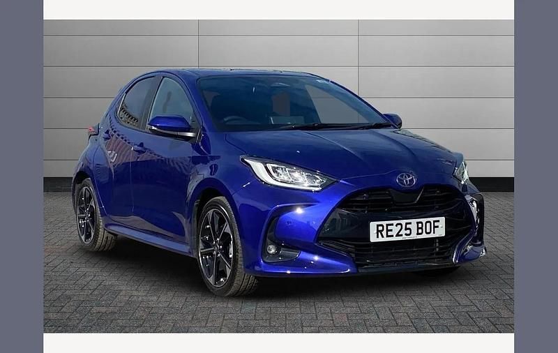 Blue Used 2025 Toyota Yaris Hybrid Hatchback | £26,750 (Expensive) - Image 1/3