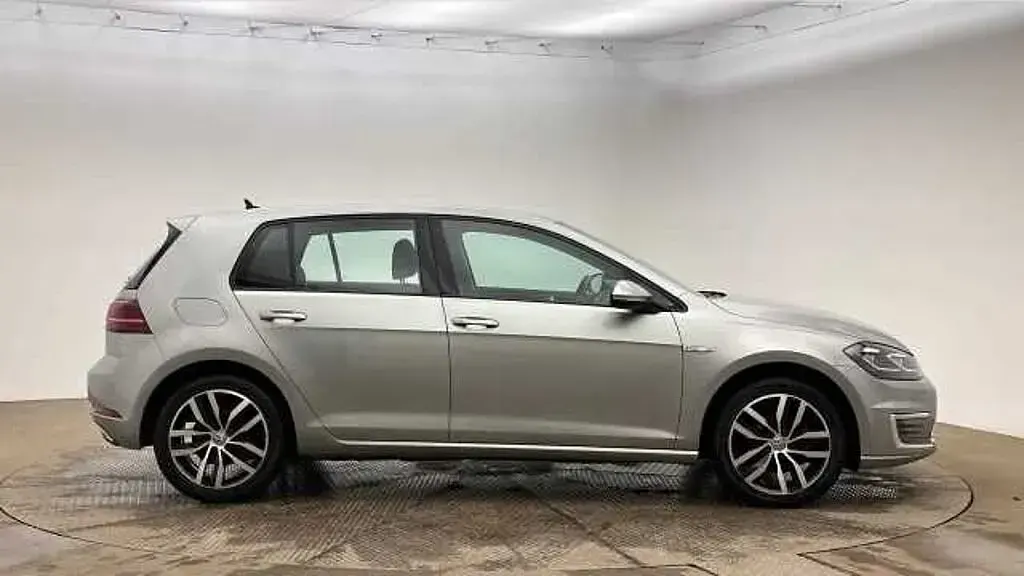 Used VW e-Golf 99 kW (135 HP) 2019 Silver Hatchback