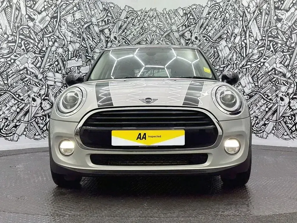 Używany Mini Cooper Hatch 136 KM (100 kW) 2018 Srebrny Hatchback