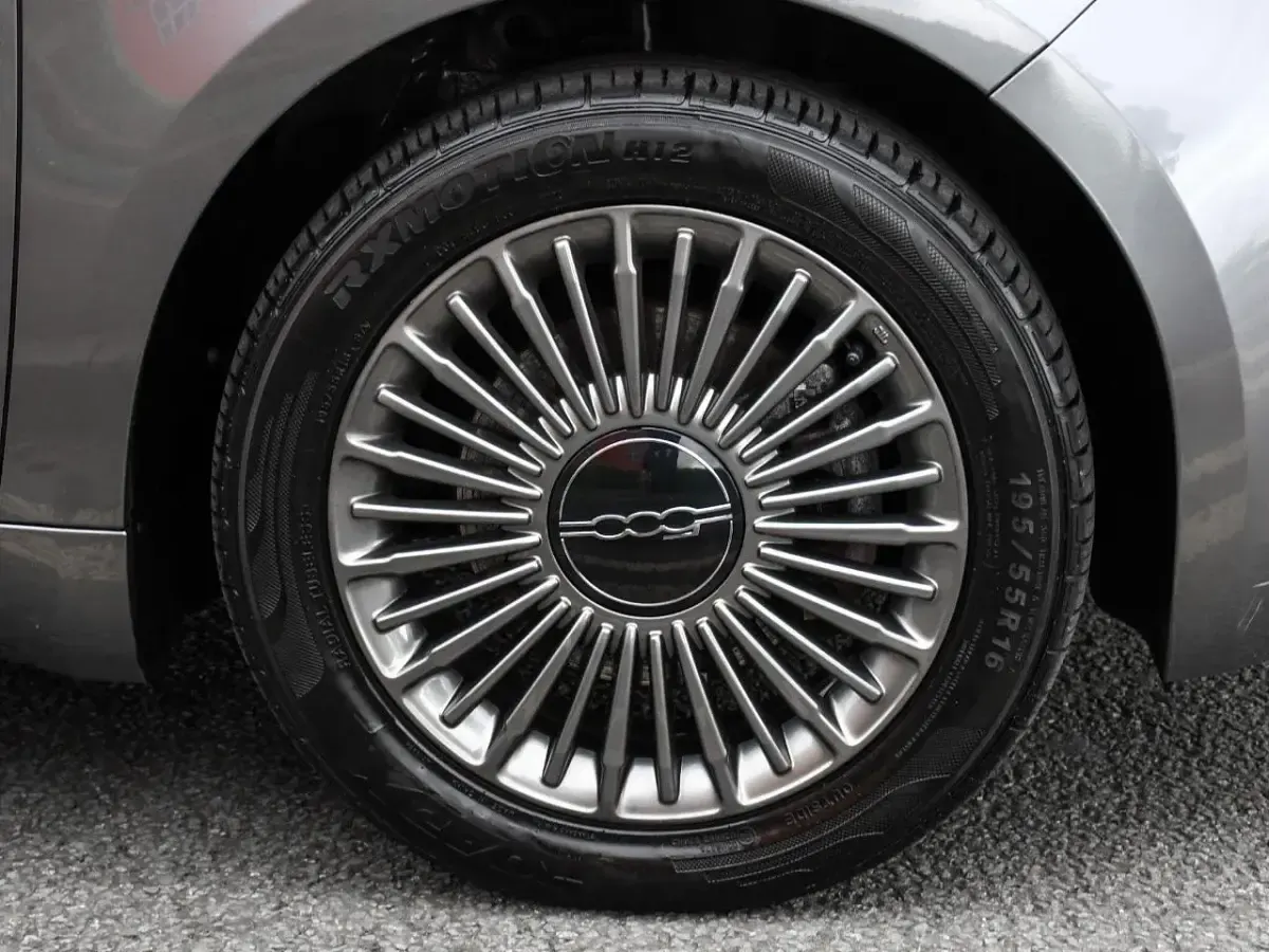 Usado Fiat 500e Icon 85 kW (116 HP) 2022 Cinzento Citadino