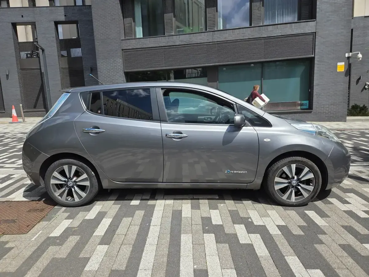 Used Nissan Leaf Tekna 80 kW (109 HP) 2013 Grey Hatchback