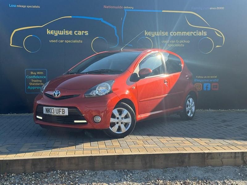 Used Toyota Aygo 68 HP (50 kW) 2013 Orange Hatchback