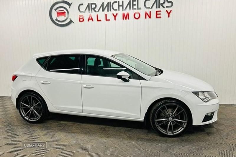 Used Seat Leon SE Dynamic 115 HP (84 kW) 2019 White Hatchback