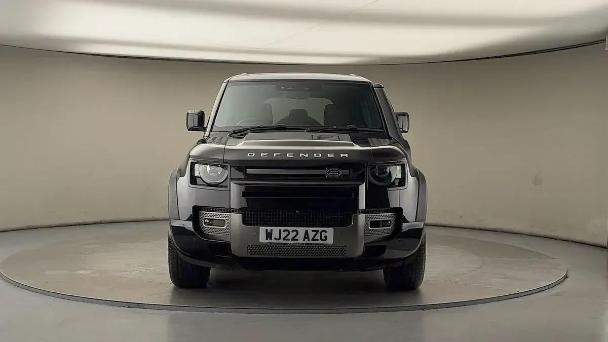 Used Land Rover Defender HSE Dynamic 250 HP (183 kW) 2022 Santorini black SUV