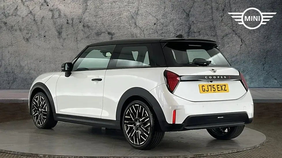 Used Mini Cooper S Hatch 201 HP (147 kW) 2025 White Hatchback