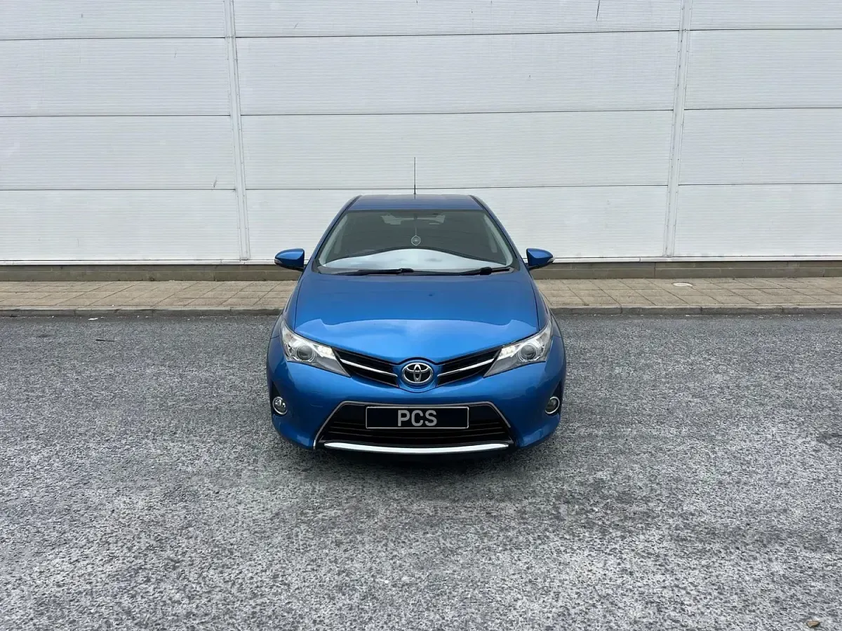 Used Toyota Auris Plus 90 HP (66 kW) 2014 Blue Hatchback