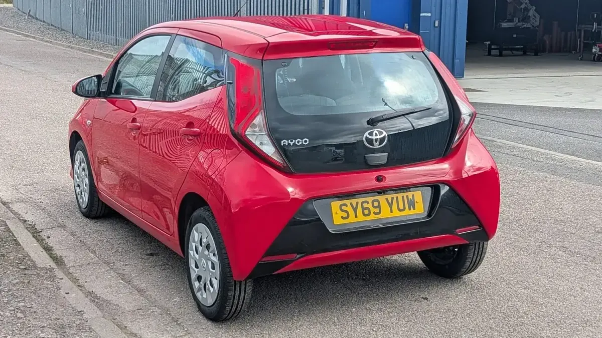 Used Toyota Aygo X-play 72 HP (52 kW) 2020 Red Hatchback