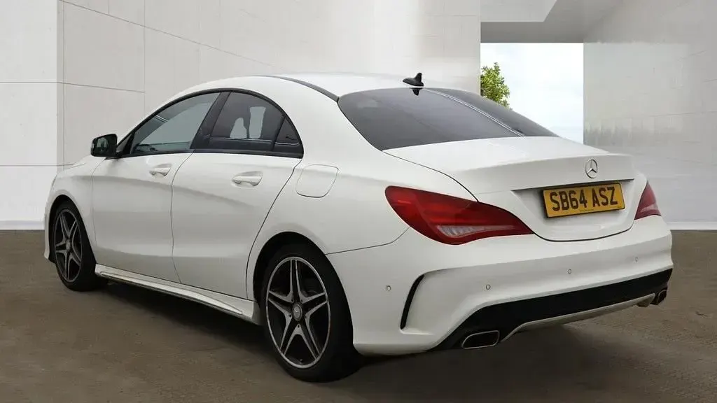 Used Mercedes CLA180 AMG 122 HP (89 kW) 2014 White Sedan