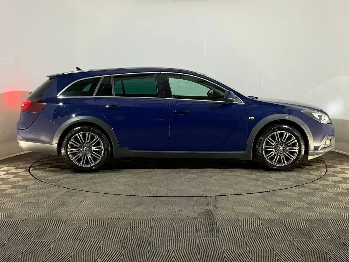 Used Vauxhall Insignia 192 HP (141 kW) 2014 Blue Estate