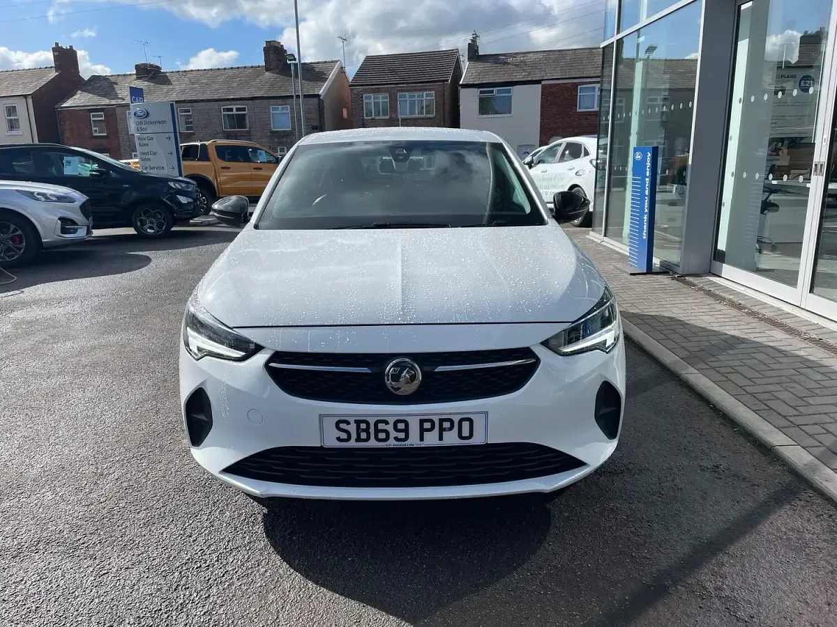 Used Vauxhall Corsa 75 HP (55 kW) 2019 White Hatchback