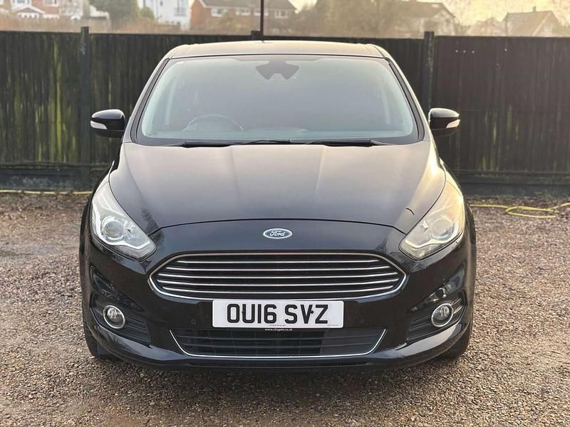 Used Ford S-MAX Titanium 150 HP (110 kW) 2016 Black MPV