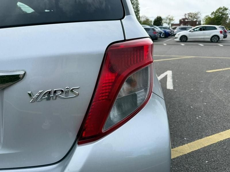 Used Toyota Yaris Trend 99 HP (72 kW) 2012 Silver Hatchback