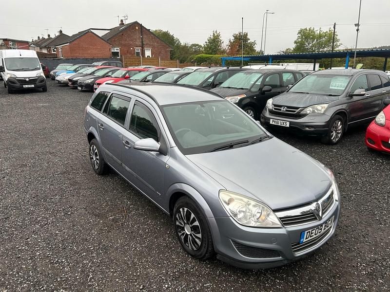 Used Vauxhall Astra Design Edition 138 HP (101 kW) 2009 Silver Estate