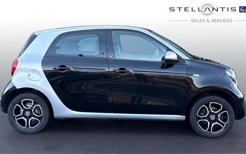 Used Smart ForFour Premium 71 HP (52 kW) 2018 Blue Hatchback